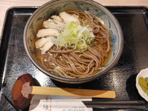 山形市鶏縁の冷たい肉そば