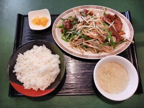 川西町町の中華屋さんオオツカヤのレバニラ定食