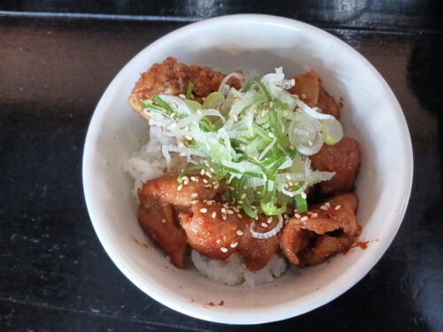 山形市そば処さい藤のミニ鶏皮丼