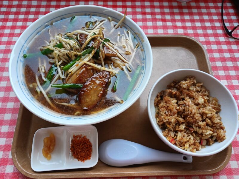 高畠町中華食堂たかはた飯店のレバニララーメンとミニチャーハン