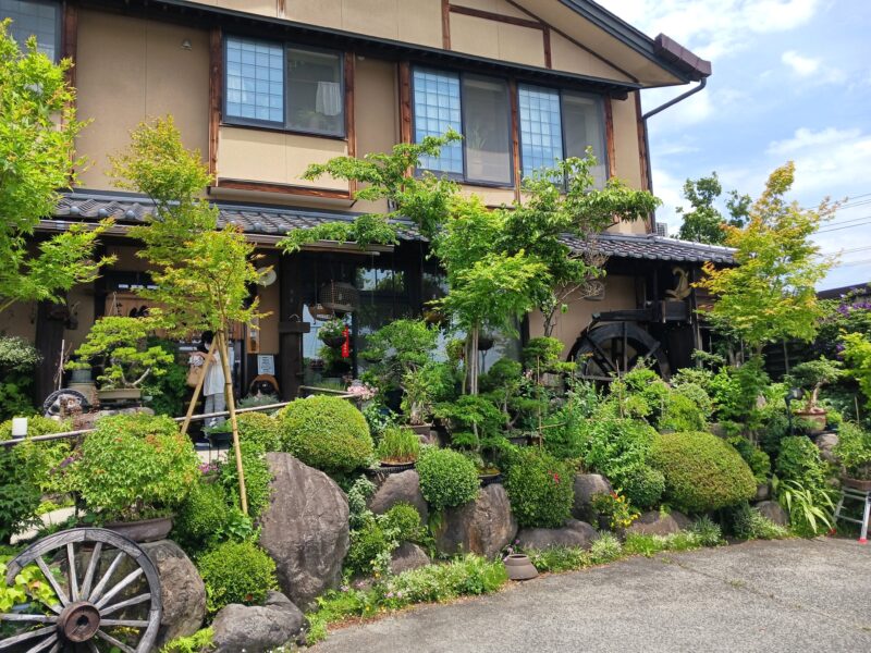 上山市そば処やぶいちの外観