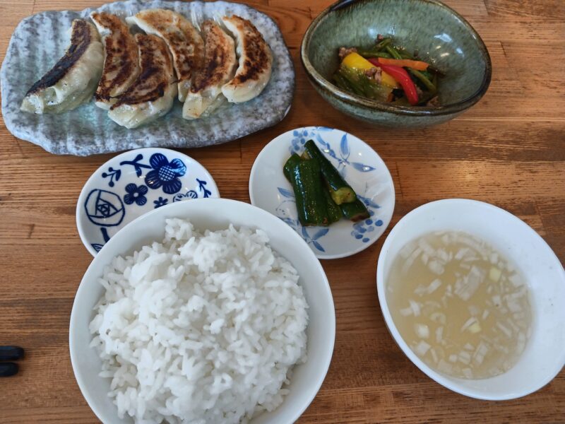 山形市鳳南の餃子定食