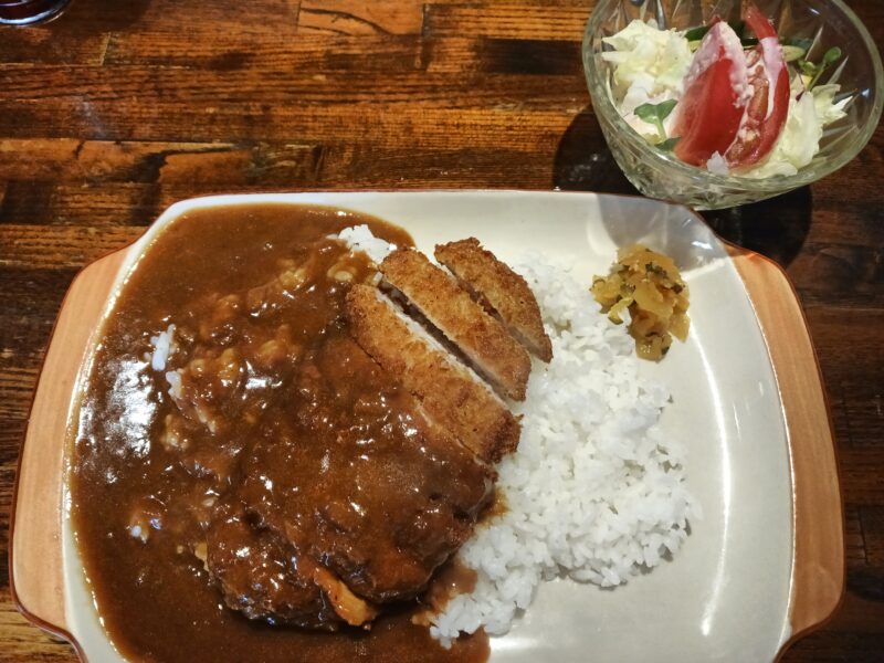 高畠町CAT・HAND(キャット・ハンド)のカツカレー