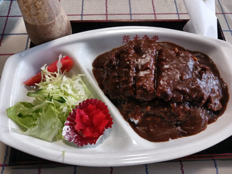 川西町茂木食堂の辛口カツカレー
