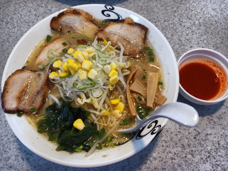 山形市だるまや本店のからしみそらーめん・半チャーシューのせ・辛味別皿