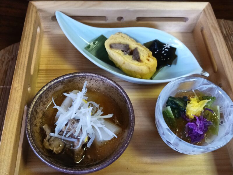 山形市肉と蕎麦 えんじゅの前菜三品