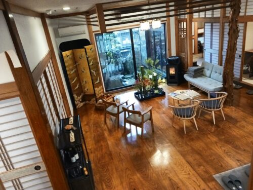 山形市肉と蕎麦 えんじゅの内観