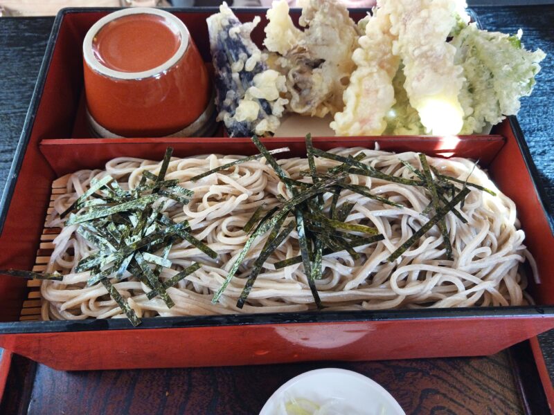 山形市　手打ちそば あづまやの天ざるそば 細打ち