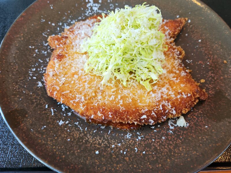 米沢市ガーデンバイツの山形ハーブ鶏のチキンカツ
