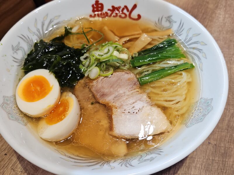 山形市鬼がらし本店のしょうゆらーめん煮たまごトッピング