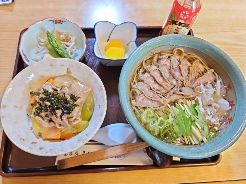 山形市城西町蕎麦處みねたの肉そばセット