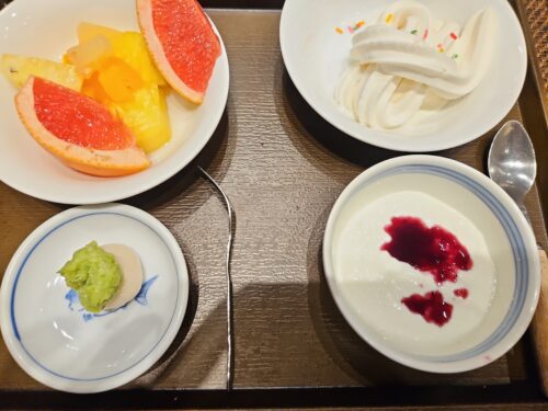 秋保温泉伝承千年の宿佐勘の朝食ビュッフェのデザートの一例