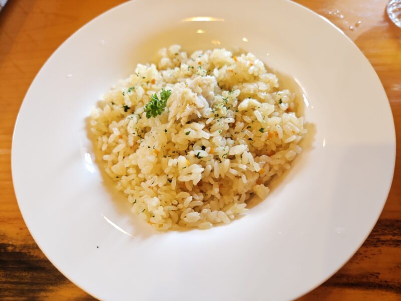 仙台市カフェ&ビアーズバーインパクトのカニピラフ