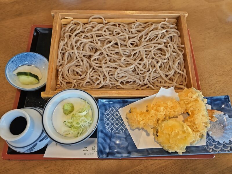 山形市四季の味 そば処 二見屋海老天小板そば